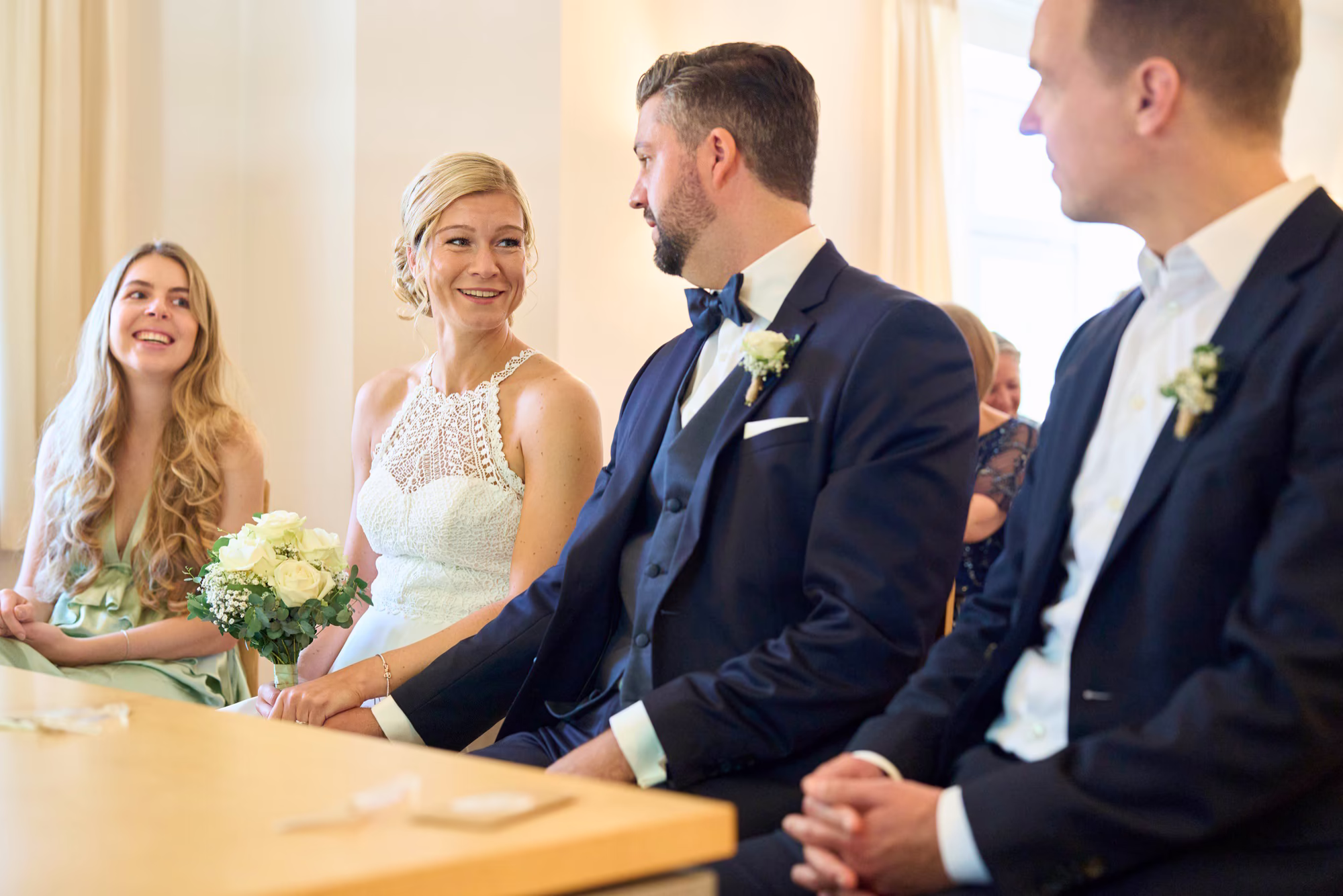 Hochzeitsfotograf Gilching Emotionale Trauungsmomente Emotionaler Moment während der Trauung - Hochzeitsfotograf Gilching