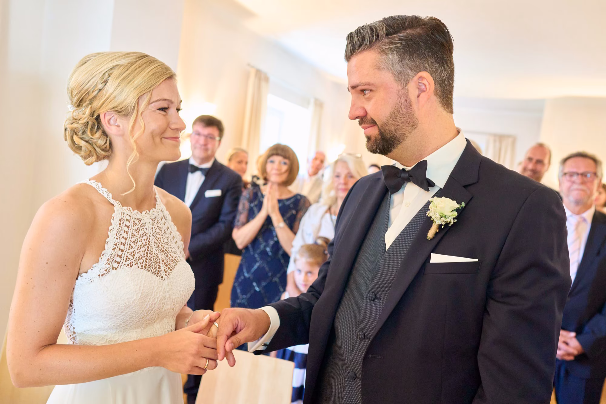 Hochzeitsfotograf Gilching Romantisches Brautpaar Romantische Hochzeitsfotografie - Brautpaar in Gilching
